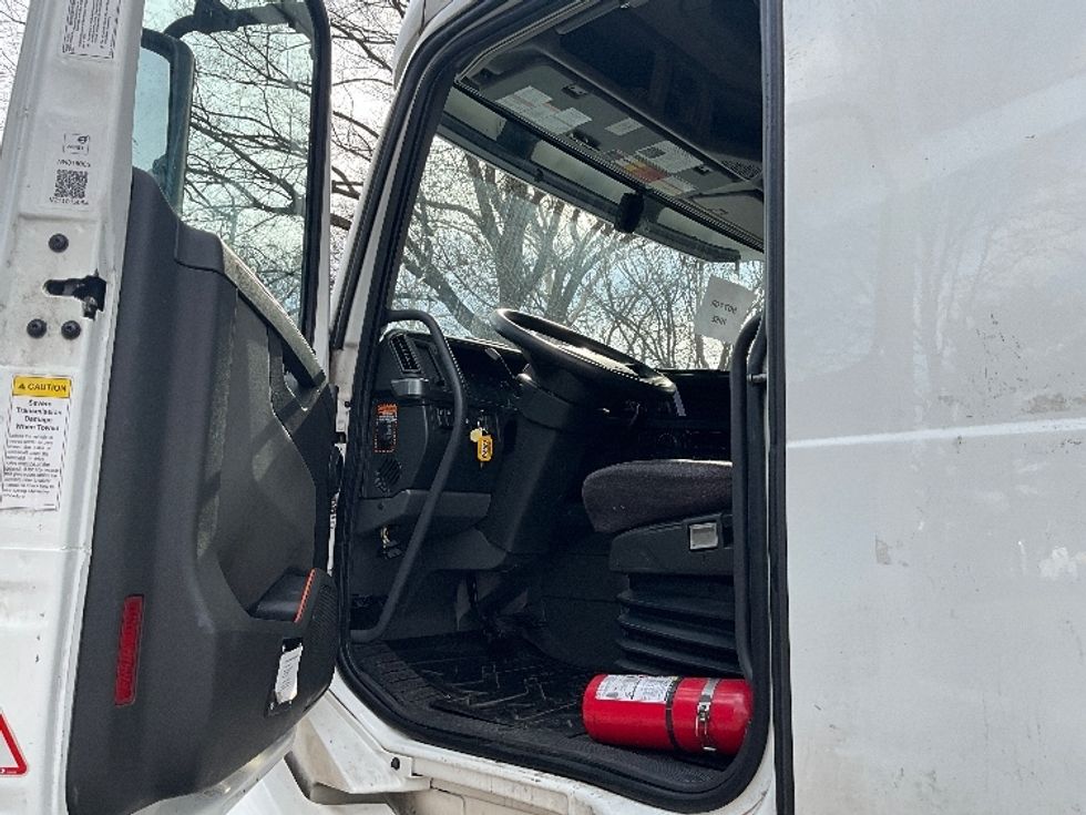 Sleeper Tractor-Heavy Duty Tractors-Volvo-2022-VNL64760-Reading-PA-630,203\n\t\tmiles-$ 57,500 - Image 9