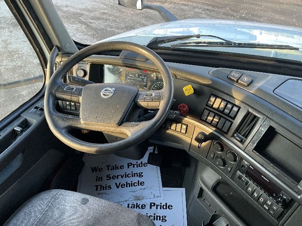 Sleeper Tractor-Heavy Duty Tractors-Volvo-2022-VNL64760-Reading-PA-631,005\n\t\tmiles-$ 57,500 - Image 11