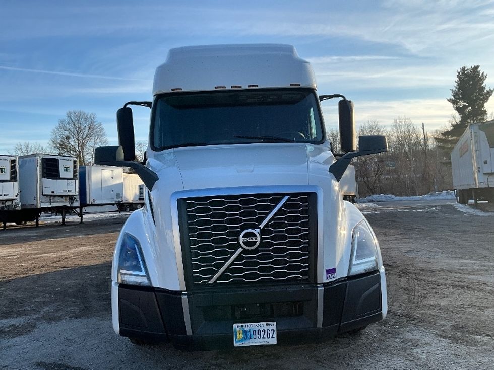 Sleeper Tractor-Heavy Duty Tractors-Volvo-2022-VNL64760-Reading-PA-631,005\n\t\tmiles-$ 57,500 - Image 2