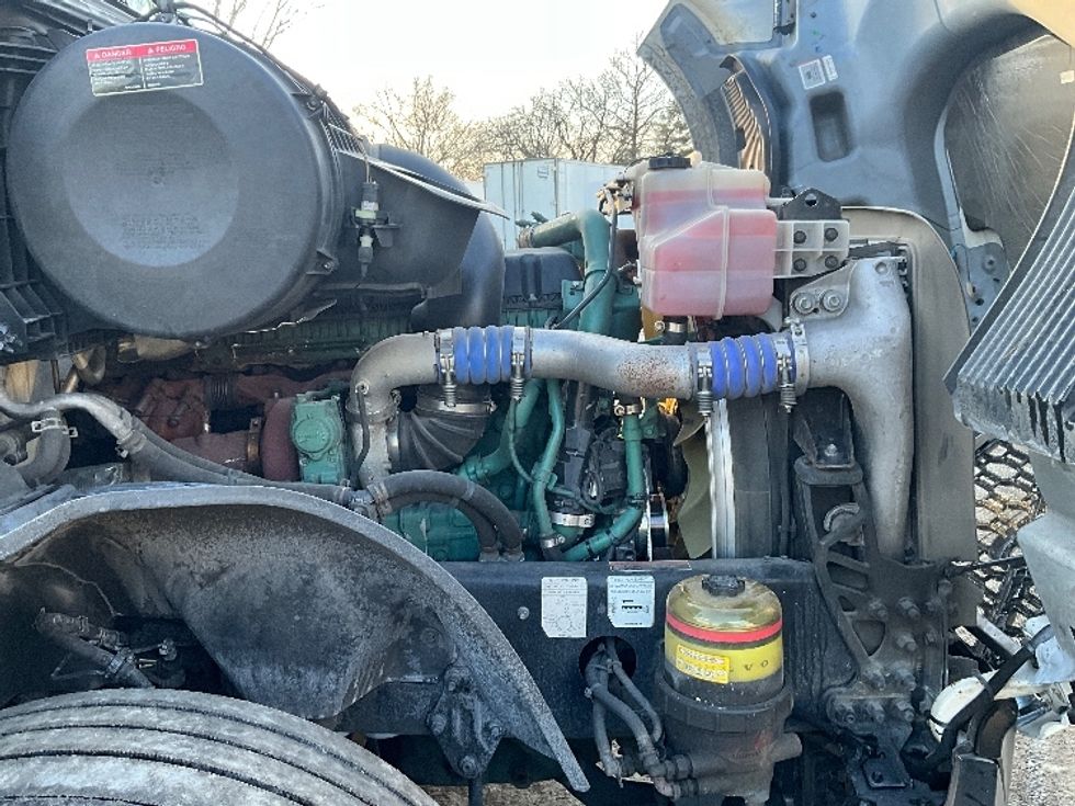 Sleeper Tractor-Heavy Duty Tractors-Volvo-2022-VNL64760-Reading-PA-631,005\n\t\tmiles-$ 57,500 - Image 20