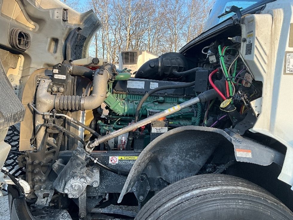 Sleeper Tractor-Heavy Duty Tractors-Volvo-2022-VNL64760-Reading-PA-631,005\n\t\tmiles-$ 57,500 - Image 21