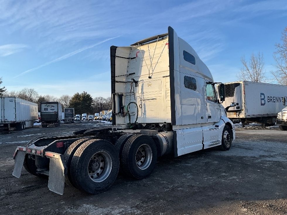 Sleeper Tractor-Heavy Duty Tractors-Volvo-2022-VNL64760-Reading-PA-631,005\n\t\tmiles-$ 57,500 - Image 7