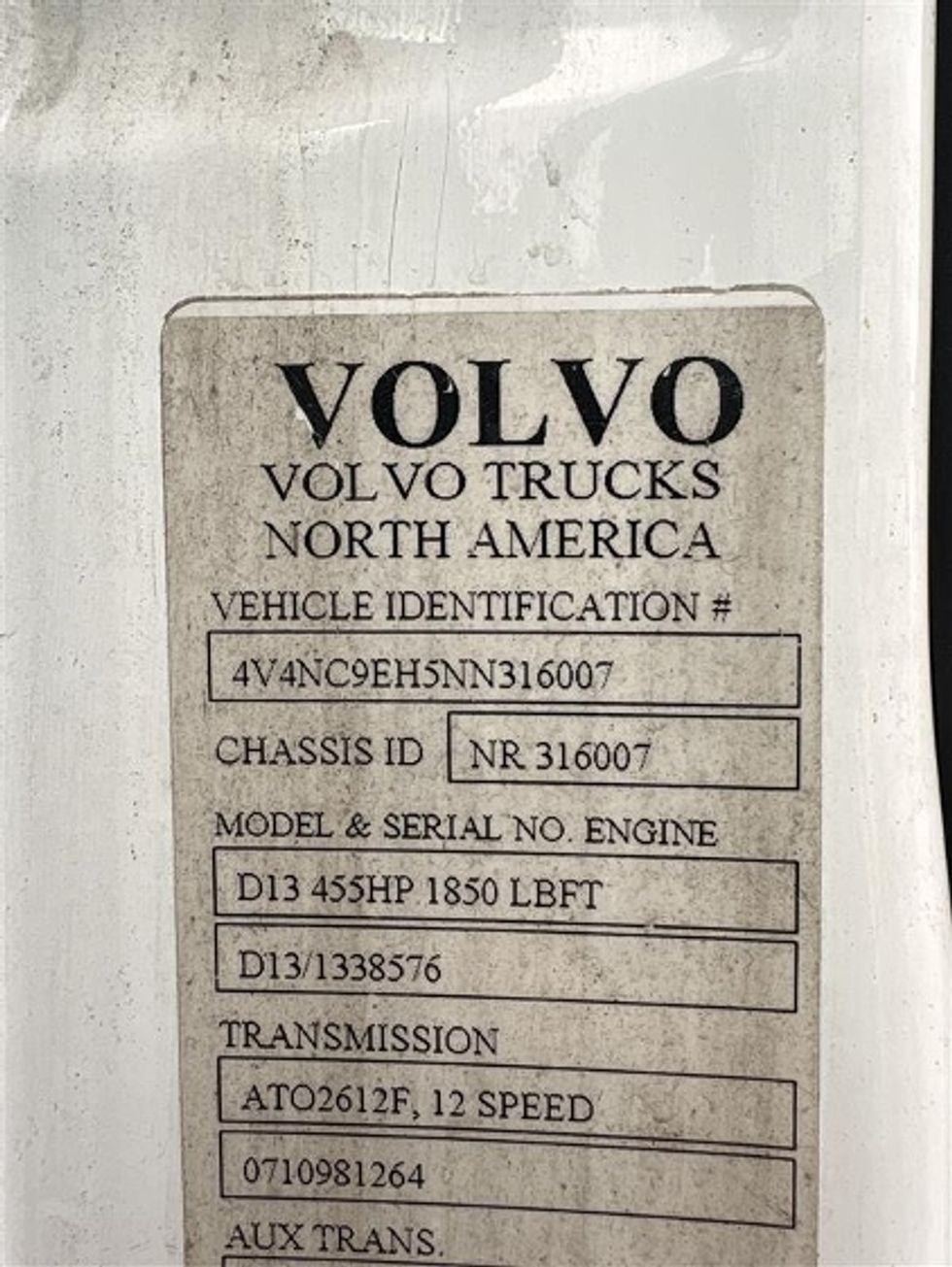 Sleeper Tractor-Heavy Duty Tractors-Volvo-2022-VNL64760-Reading-PA-639,612\n\t\tmiles-$ 56,500 - Image 22