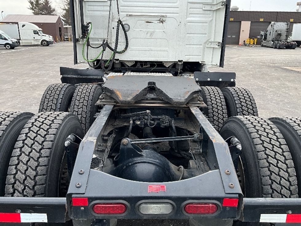 Sleeper Tractor-Heavy Duty Tractors-Volvo-2022-VNL64760-Reading-PA-639,612\n\t\tmiles-$ 56,500 - Image 6