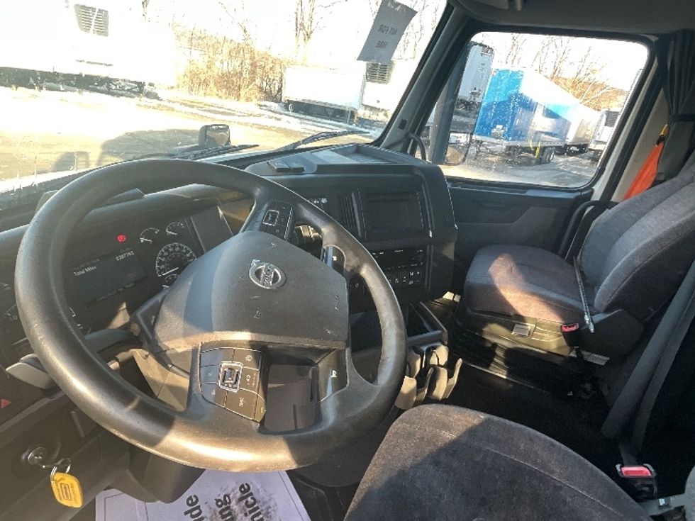 Sleeper Tractor-Heavy Duty Tractors-Volvo-2022-VNL64760-Reading-PA-639,776\n\t\tmiles-$ 56,500 - Image 10