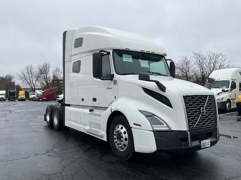Sleeper Tractor-Heavy Duty Tractors-Volvo-2022-VNL64760-Reading-PA-639,776\n\t\tmiles-$ 56,500 - Image 3