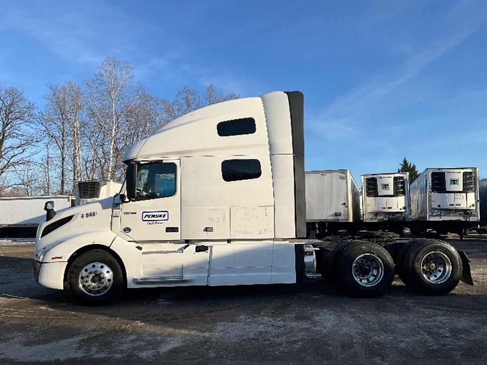 Sleeper Tractor-Heavy Duty Tractors-Volvo-2022-VNL64760-Reading-PA-639,776\n\t\tmiles-$ 56,500 - Image 4