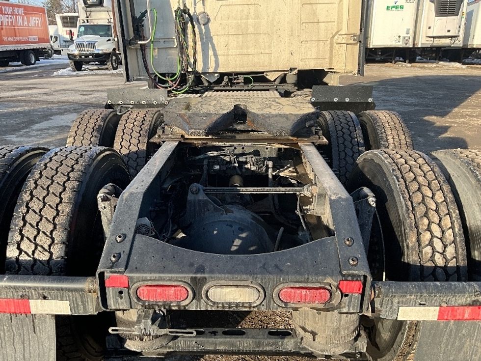 Sleeper Tractor-Heavy Duty Tractors-Volvo-2022-VNL64760-Reading-PA-639,776\n\t\tmiles-$ 56,500 - Image 6