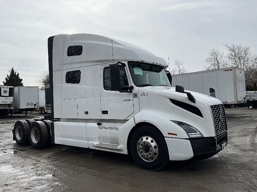 Sleeper Tractor-Heavy Duty Tractors-Volvo-2022-VNL64760-Reading-PA-669,211\n\t\tmiles-$ 53,750 - Image 1