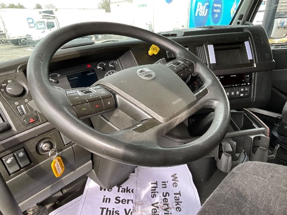 Sleeper Tractor-Heavy Duty Tractors-Volvo-2022-VNL64760-Reading-PA-669,211\n\t\tmiles-$ 53,750 - Image 10