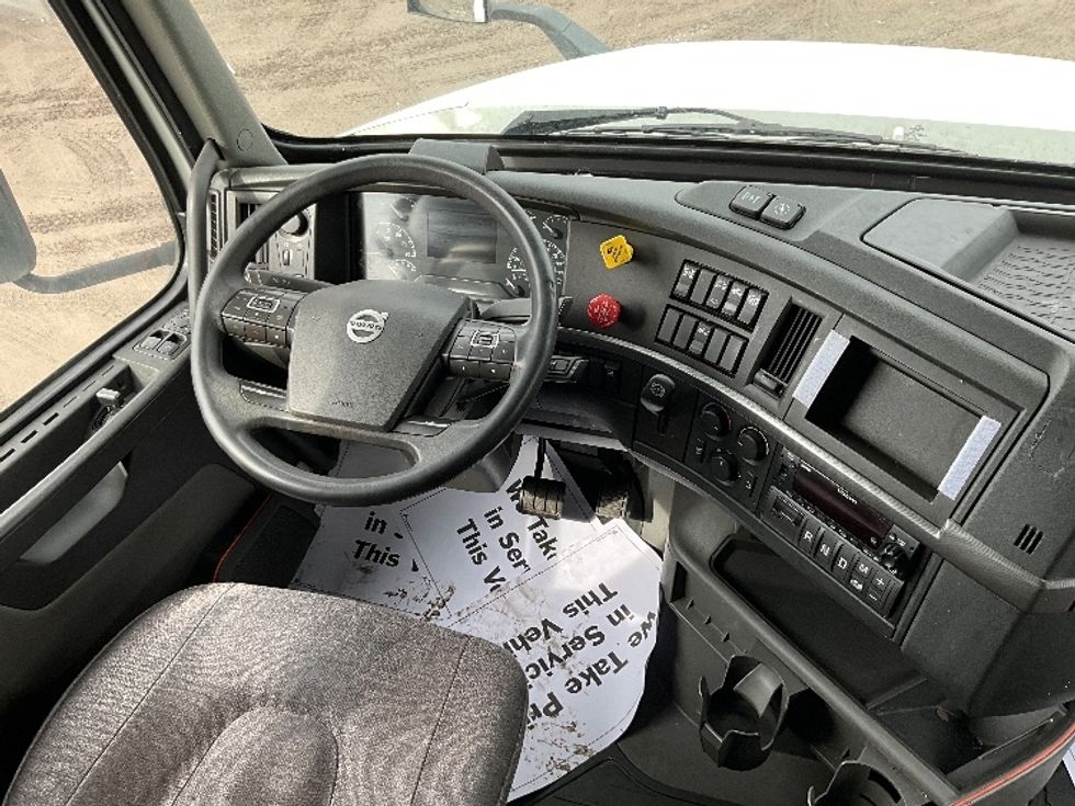 Sleeper Tractor-Heavy Duty Tractors-Volvo-2022-VNL64760-Reading-PA-669,211\n\t\tmiles-$ 53,750 - Image 11