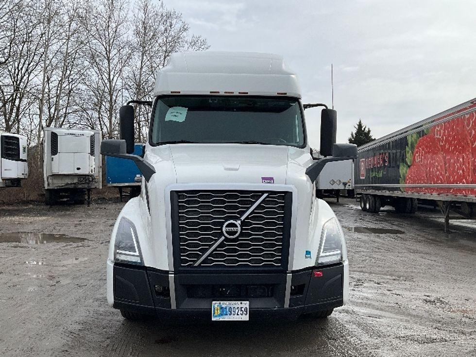 Sleeper Tractor-Heavy Duty Tractors-Volvo-2022-VNL64760-Reading-PA-669,211\n\t\tmiles-$ 53,750 - Image 2