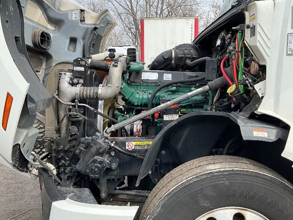 Sleeper Tractor-Heavy Duty Tractors-Volvo-2022-VNL64760-Reading-PA-669,211\n\t\tmiles-$ 53,750 - Image 21