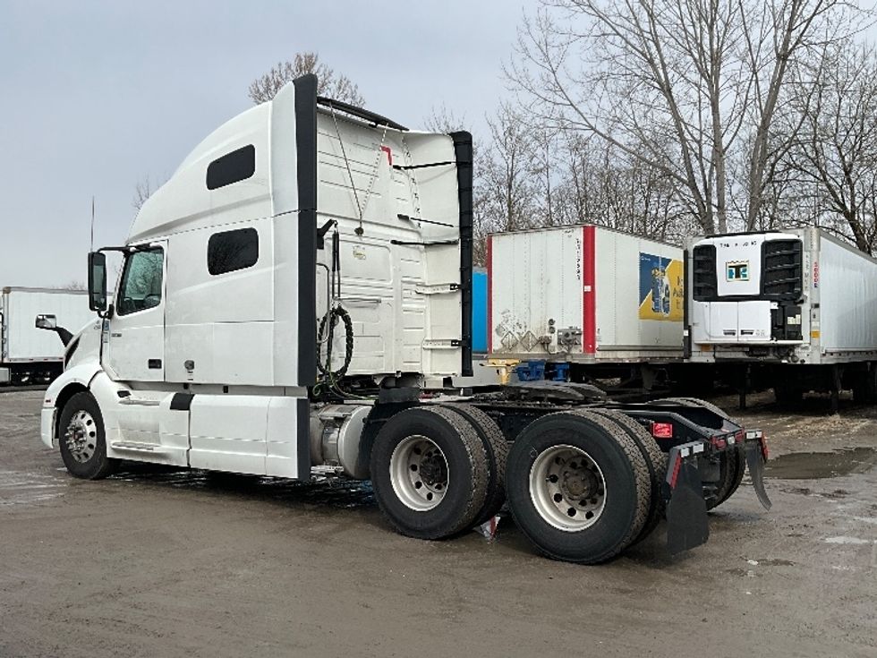 Sleeper Tractor-Heavy Duty Tractors-Volvo-2022-VNL64760-Reading-PA-669,211\n\t\tmiles-$ 53,750 - Image 5