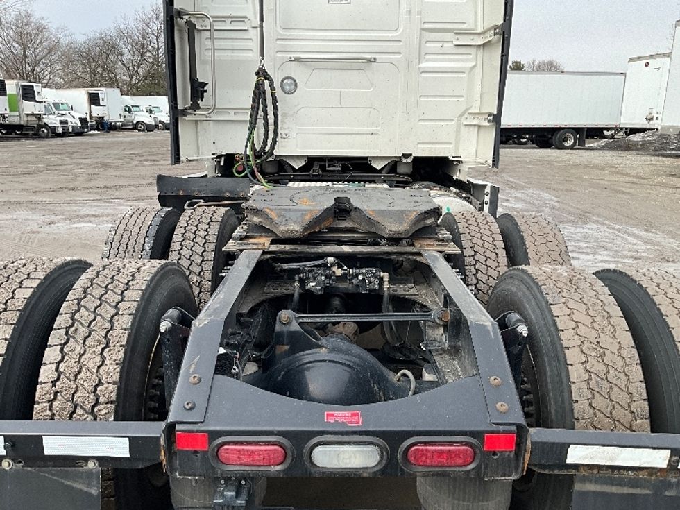 Sleeper Tractor-Heavy Duty Tractors-Volvo-2022-VNL64760-Reading-PA-669,211\n\t\tmiles-$ 53,750 - Image 6