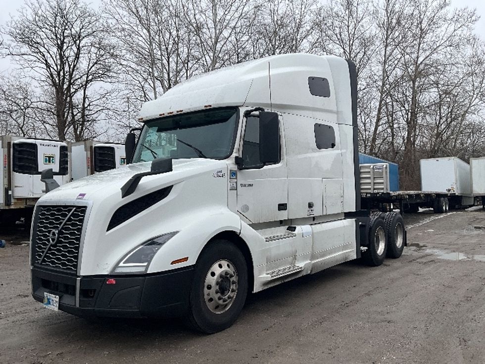 Sleeper Tractor-Heavy Duty Tractors-Volvo-2022-VNL64760-Reading-PA-677,148\n\t\tmiles-$ 53,000 - Image 3