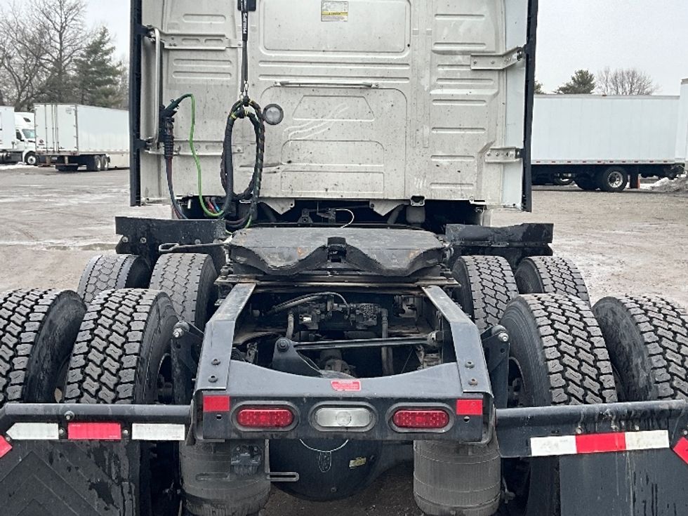 Sleeper Tractor-Heavy Duty Tractors-Volvo-2022-VNL64760-Reading-PA-677,148\n\t\tmiles-$ 53,000 - Image 6