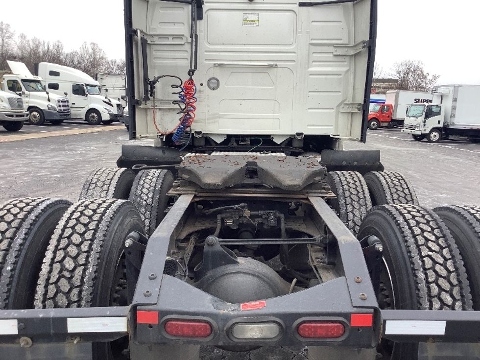 Sleeper Tractor-Heavy Duty Tractors-Volvo-2022-VNL64760-Reading-PA-733,103\n\t\tmiles-$ 48,000 - Image 6