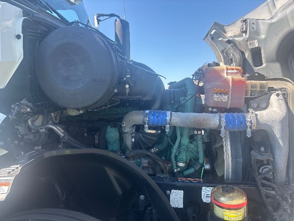 Sleeper Tractor-Heavy Duty Tractors-Volvo-2022-VNL64760-Richmond-IN-309,431\n\t\tmiles-$ 91,750 - Image 20