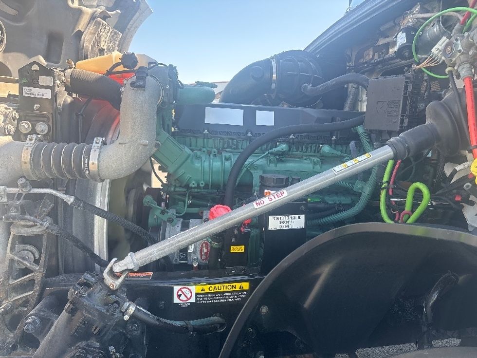 Sleeper Tractor-Heavy Duty Tractors-Volvo-2022-VNL64760-Richmond-IN-309,431\n\t\tmiles-$ 91,750 - Image 21