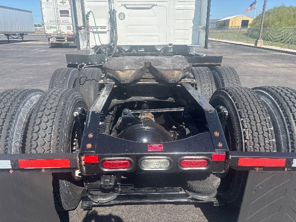 Sleeper Tractor-Heavy Duty Tractors-Volvo-2022-VNL64760-Richmond-IN-309,431\n\t\tmiles-$ 91,750 - Image 6
