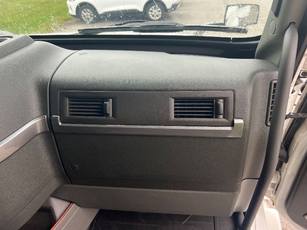 Sleeper Tractor-Heavy Duty Tractors-Volvo-2022-VNL64760-Rochester-NY-445,596\n\t\tmiles-$ 77,250 - Image 14