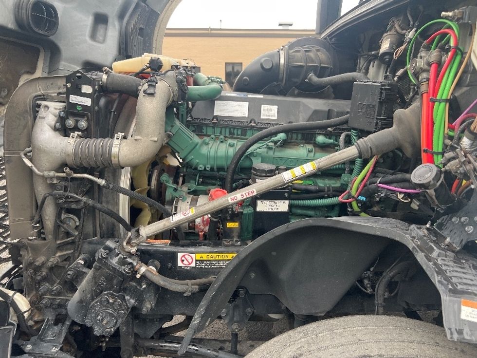 Sleeper Tractor-Heavy Duty Tractors-Volvo-2022-VNL64760-Rochester-NY-445,596\n\t\tmiles-$ 77,250 - Image 21