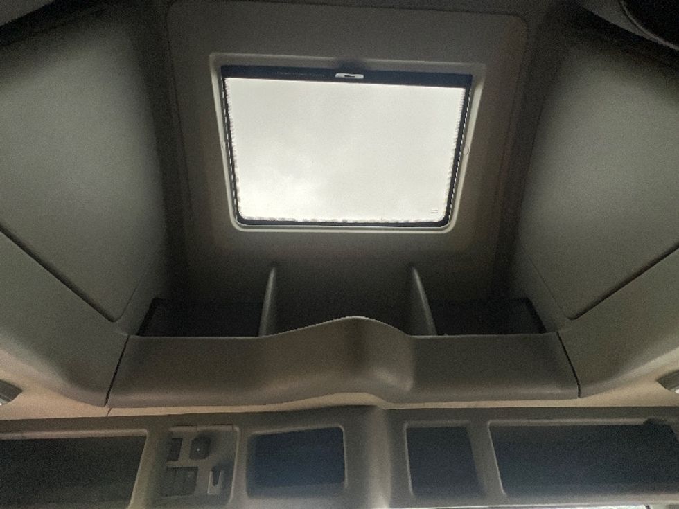 Sleeper Tractor-Heavy Duty Tractors-Volvo-2022-VNL64760-Rochester-NY-445,596\n\t\tmiles-$ 77,250 - Image 23