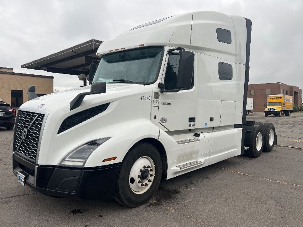 Sleeper Tractor-Heavy Duty Tractors-Volvo-2022-VNL64760-Rochester-NY-445,596\n\t\tmiles-$ 77,250 - Image 3