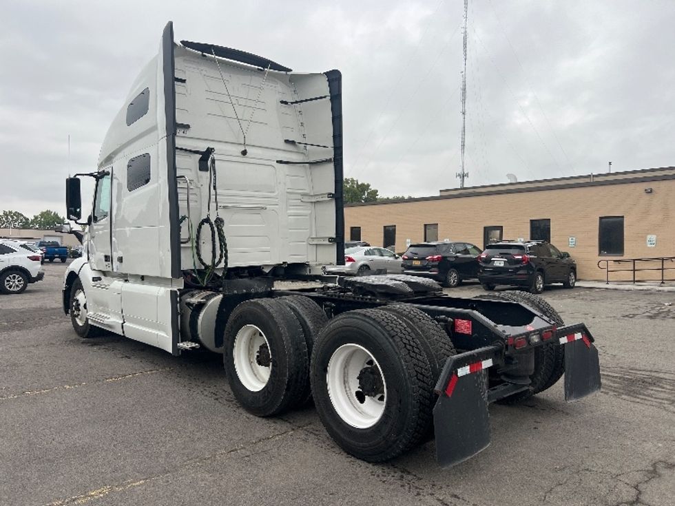 Sleeper Tractor-Heavy Duty Tractors-Volvo-2022-VNL64760-Rochester-NY-445,596\n\t\tmiles-$ 77,250 - Image 5