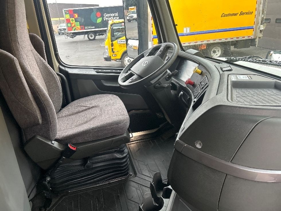 Sleeper Tractor-Heavy Duty Tractors-Volvo-2022-VNL64760-Sacramento-CA-379,900\n\t\tmiles-$ 93,000 - Image 15