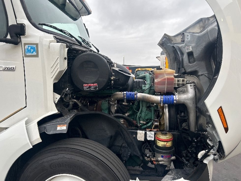 Sleeper Tractor-Heavy Duty Tractors-Volvo-2022-VNL64760-Sacramento-CA-379,900\n\t\tmiles-$ 93,000 - Image 20