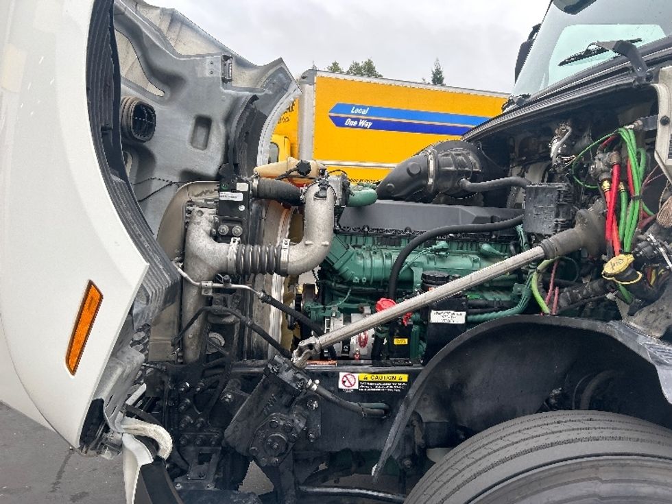Sleeper Tractor-Heavy Duty Tractors-Volvo-2022-VNL64760-Sacramento-CA-379,900\n\t\tmiles-$ 93,000 - Image 21