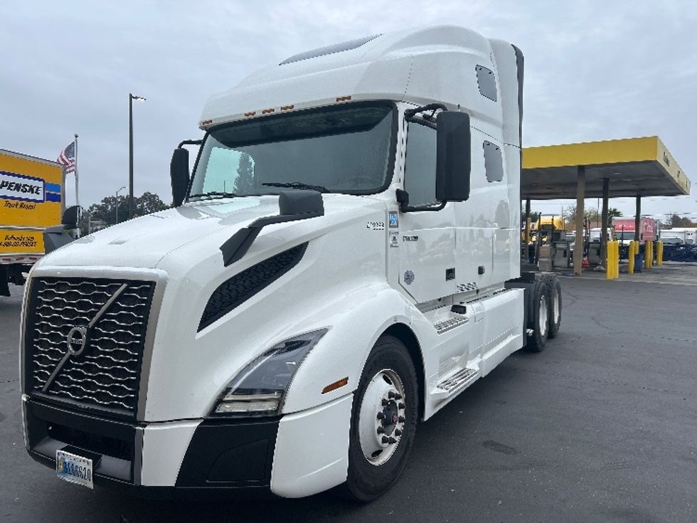 Sleeper Tractor-Heavy Duty Tractors-Volvo-2022-VNL64760-Sacramento-CA-379,900\n\t\tmiles-$ 93,000 - Image 3