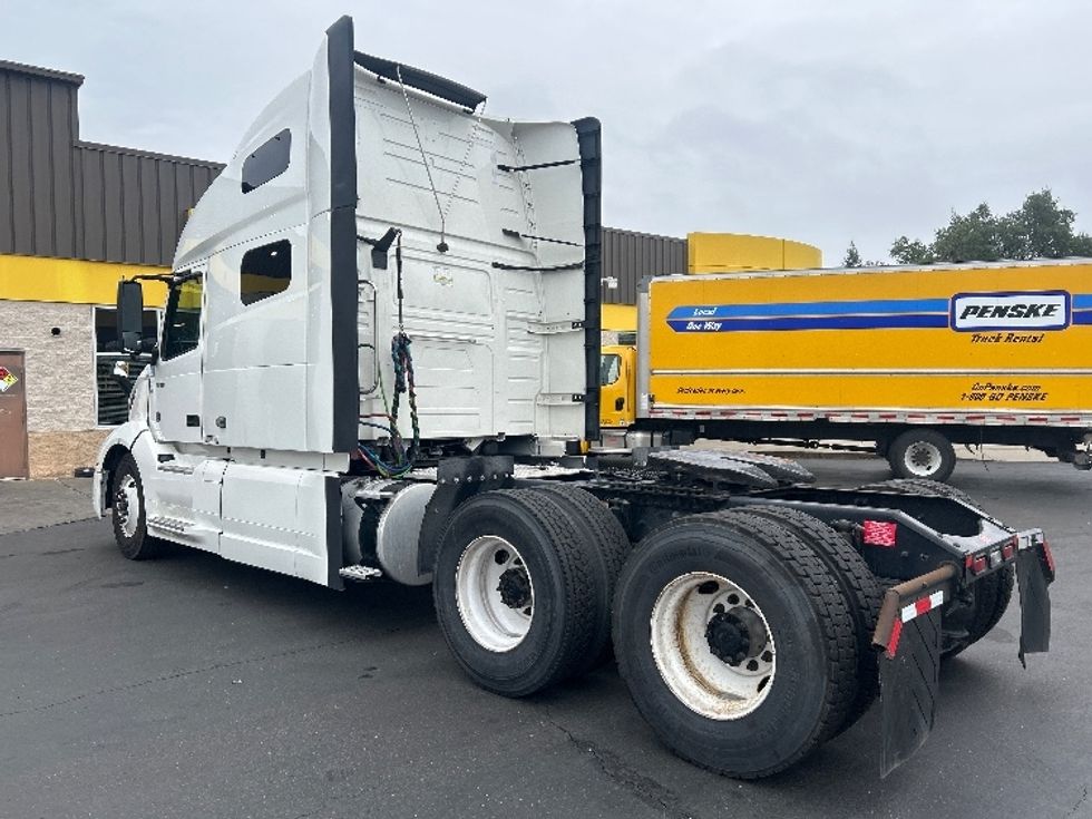 Sleeper Tractor-Heavy Duty Tractors-Volvo-2022-VNL64760-Sacramento-CA-379,900\n\t\tmiles-$ 93,000 - Image 5