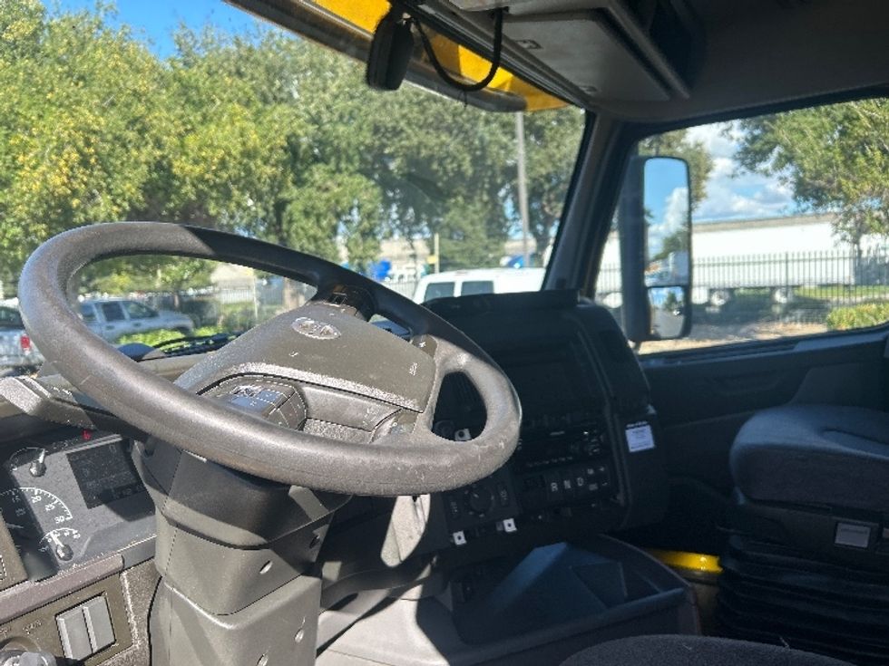 Sleeper Tractor-Heavy Duty Tractors-Volvo-2022-VNL64760-Sacramento-CA-479,177\n\t\tmiles-$ 80,250 - Image 10