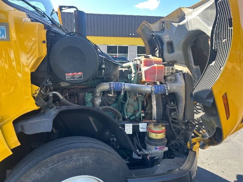 Sleeper Tractor-Heavy Duty Tractors-Volvo-2022-VNL64760-Sacramento-CA-479,177\n\t\tmiles-$ 80,250 - Image 20