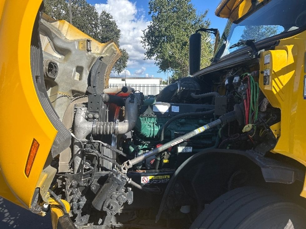 Sleeper Tractor-Heavy Duty Tractors-Volvo-2022-VNL64760-Sacramento-CA-479,177\n\t\tmiles-$ 80,250 - Image 21
