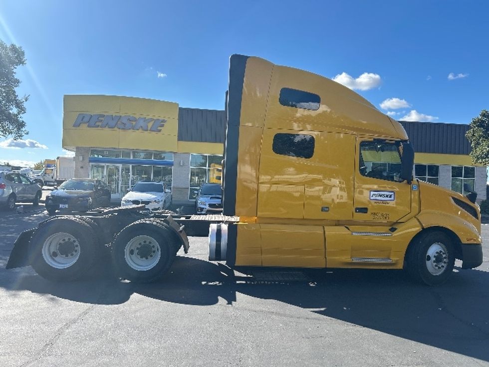 Sleeper Tractor-Heavy Duty Tractors-Volvo-2022-VNL64760-Sacramento-CA-479,177\n\t\tmiles-$ 80,250 - Image 8