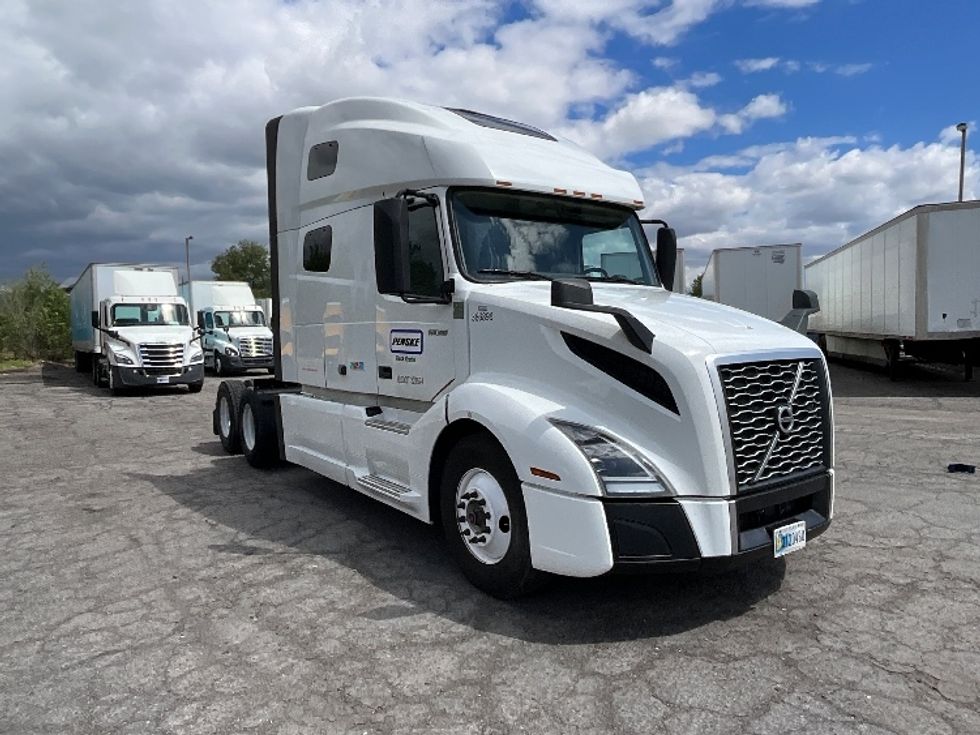 Sleeper Tractor-Heavy Duty Tractors-Volvo-2022-VNL64760-Saint George-UT-503,076\n\t\tmiles-$ 80,750 - Image 1