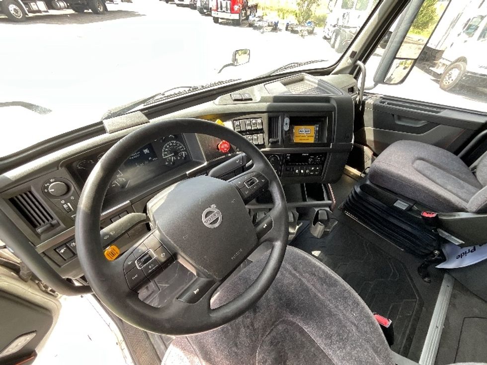 Sleeper Tractor-Heavy Duty Tractors-Volvo-2022-VNL64760-Saint George-UT-503,076\n\t\tmiles-$ 80,750 - Image 10
