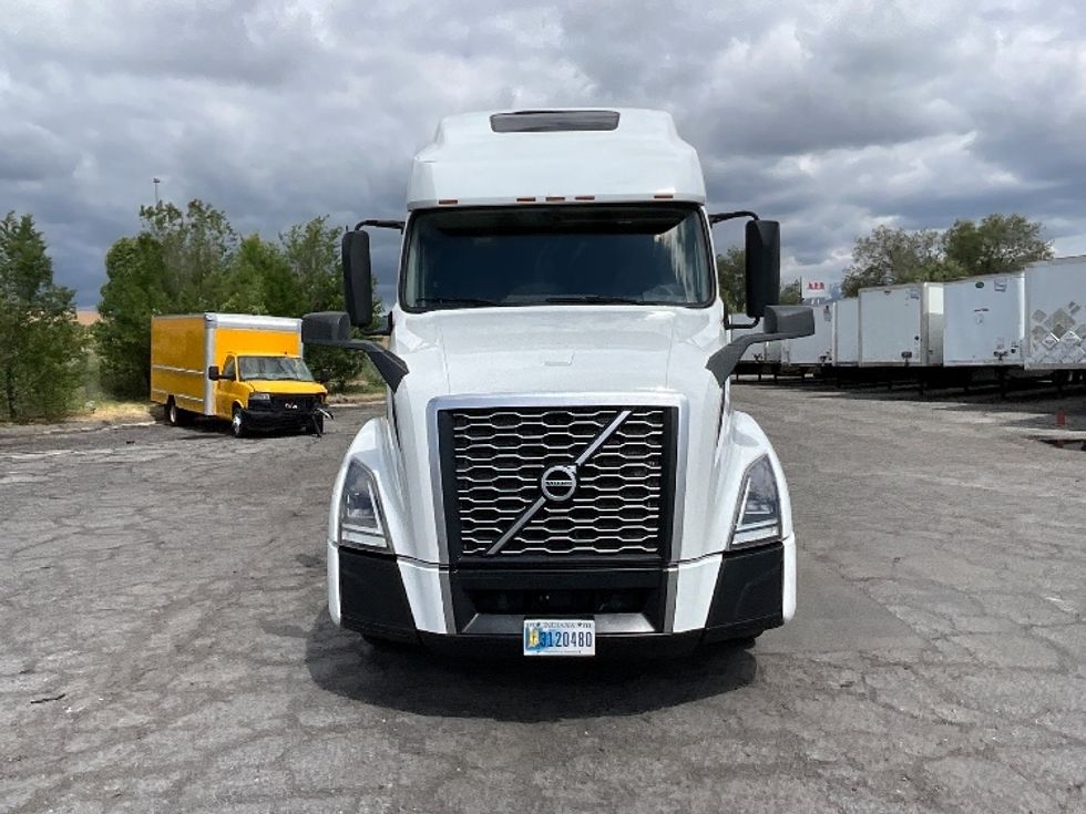 Sleeper Tractor-Heavy Duty Tractors-Volvo-2022-VNL64760-Saint George-UT-503,076\n\t\tmiles-$ 80,750 - Image 2