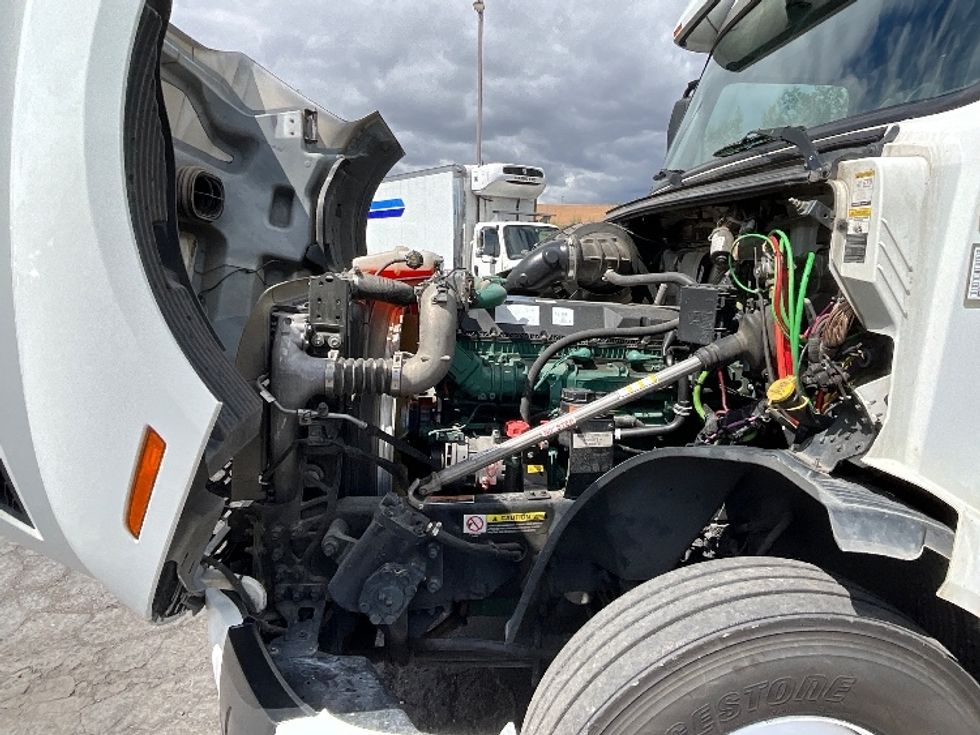 Sleeper Tractor-Heavy Duty Tractors-Volvo-2022-VNL64760-Saint George-UT-503,076\n\t\tmiles-$ 80,750 - Image 21