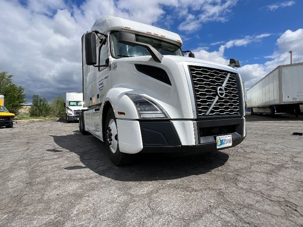 Sleeper Tractor-Heavy Duty Tractors-Volvo-2022-VNL64760-Saint George-UT-503,076\n\t\tmiles-$ 80,750 - Image 23