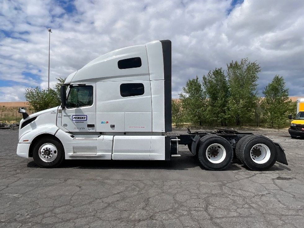 Sleeper Tractor-Heavy Duty Tractors-Volvo-2022-VNL64760-Saint George-UT-503,076\n\t\tmiles-$ 80,750 - Image 4