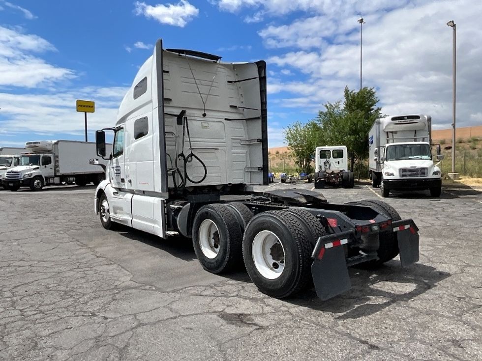 Sleeper Tractor-Heavy Duty Tractors-Volvo-2022-VNL64760-Saint George-UT-503,076\n\t\tmiles-$ 80,750 - Image 5