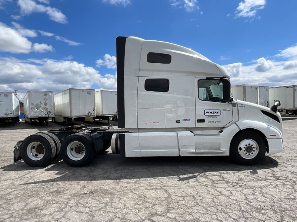 Sleeper Tractor-Heavy Duty Tractors-Volvo-2022-VNL64760-Saint George-UT-503,076\n\t\tmiles-$ 80,750 - Image 8