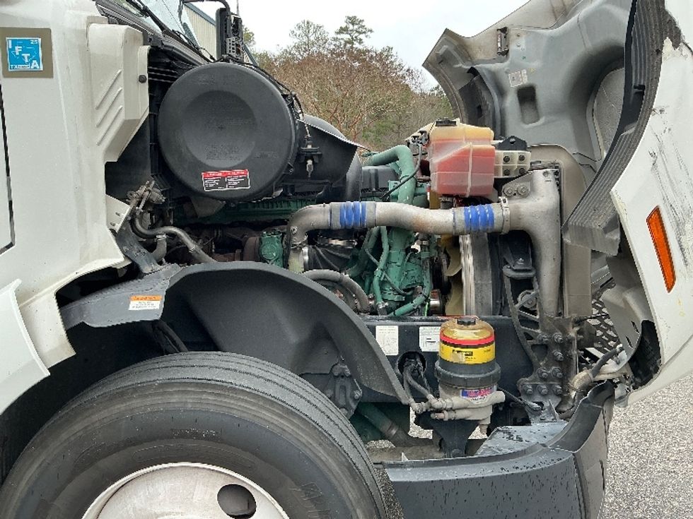 Sleeper Tractor-Heavy Duty Tractors-Volvo-2022-VNL64760-San Antonio-TX-478,373\n\t\tmiles-$ 75,500 - Image 20