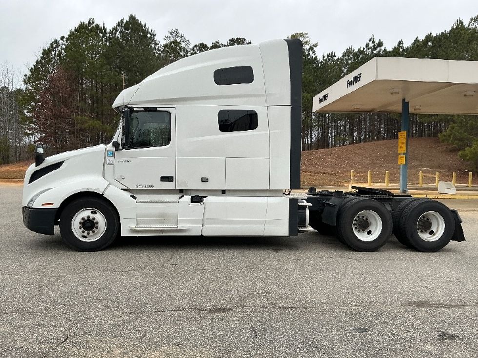 Sleeper Tractor-Heavy Duty Tractors-Volvo-2022-VNL64760-San Antonio-TX-478,373\n\t\tmiles-$ 75,500 - Image 4