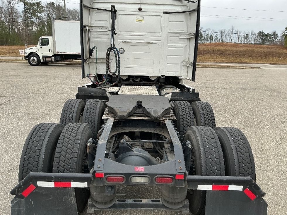 Sleeper Tractor-Heavy Duty Tractors-Volvo-2022-VNL64760-San Antonio-TX-478,373\n\t\tmiles-$ 75,500 - Image 6